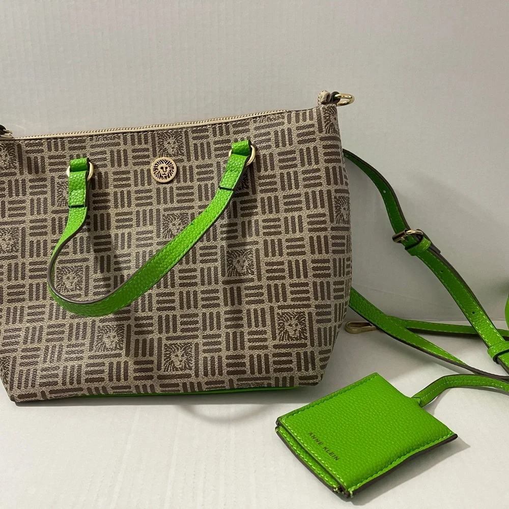 Anne Klein‎ Monogram Tote w/ Green Trim & ID Wallet | Zip Top